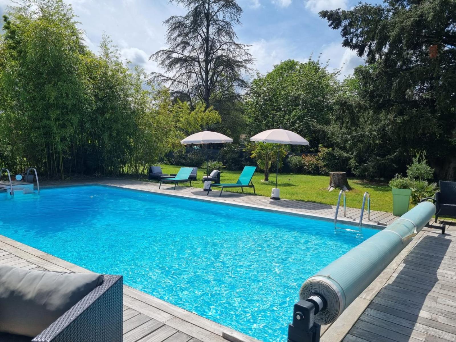 Villa Gena Saint-Médard-dʼEyrans Exterior foto